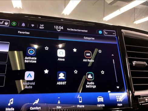 Used 2024 Chrysler Pacifica Limited FWD image 34