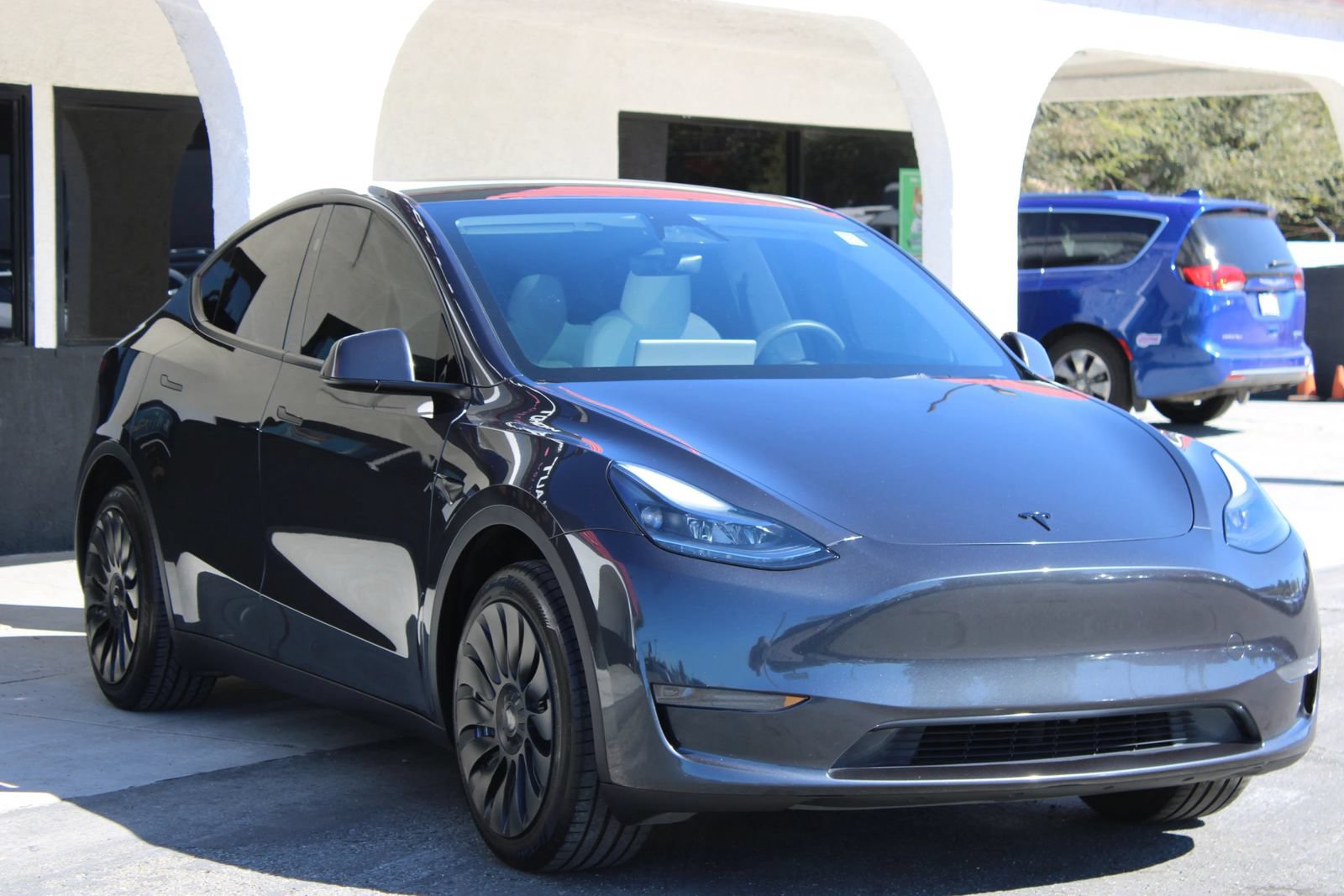 Used 2024 Tesla Model Y 2WD image 3