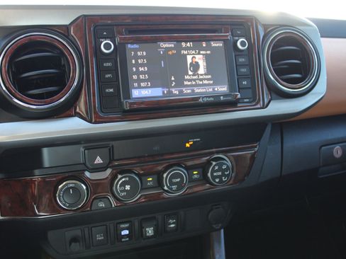 Used 2019 Toyota Tacoma SR5 image 24