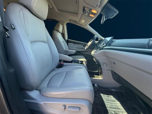 Used 2018 Honda Odyssey Touring image 17