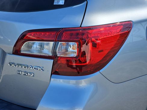 Used 2019 Subaru Outback 3.6R Limited w/ Popular Package #2 image 11