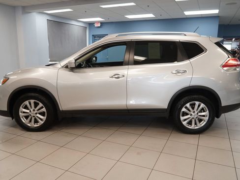 Used 2015 Nissan Rogue SV AWD/4WD image 2