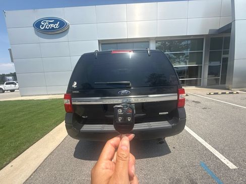 Used 2017 Ford Expedition XLT RWD image 6