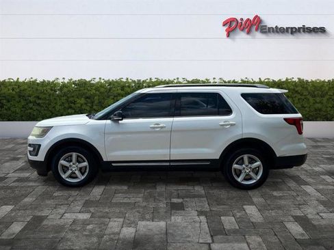 Used 2016 Ford Explorer XLT w/ Equipment Group 202A FWD image 3