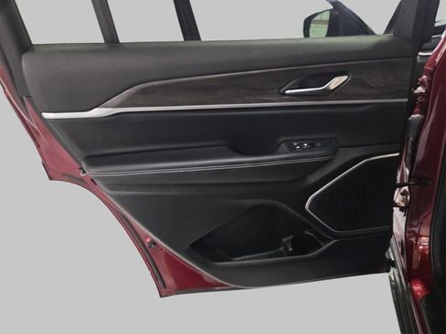 Used 2022 Jeep Grand Cherokee L Limited image 18