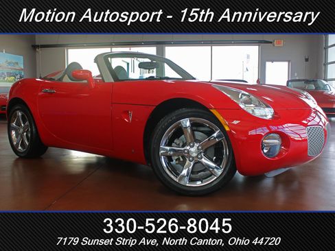 Used 2007 Pontiac Solstice Convertible w/ Premium Package image 2