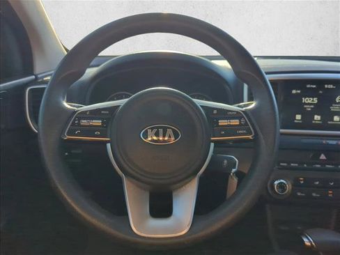 Used 2022 Kia Sportage LX image 11
