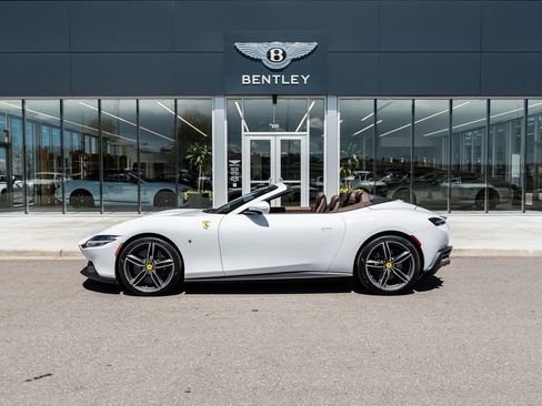 Used 2024 Ferrari Roma Spider RWD image 5