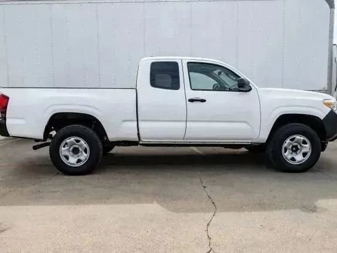 Used 2022 Toyota Tacoma SR image 7