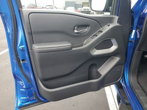 Used 2025 Nissan Frontier SL image 40