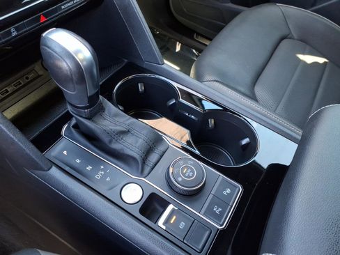 Certified 2020 Volkswagen Atlas Cross Sport SEL Premium image 32