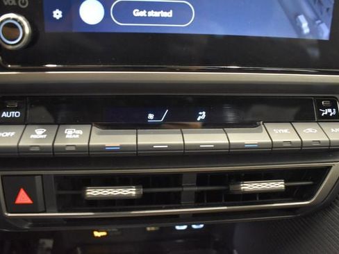 Used 2025 Toyota Camry SE FWD image 27