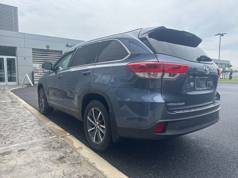 Used 2019 Toyota Highlander XLE AWD/4WD image 43