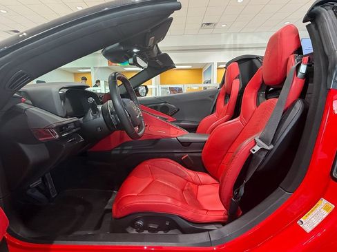 Used 2024 Chevrolet Corvette Stingray Preferred Conv w/ Z51 Performance Package RWD image 9