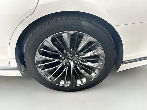 Used 2022 Lexus LS 500 w/ Interior Upgrade Package image 11