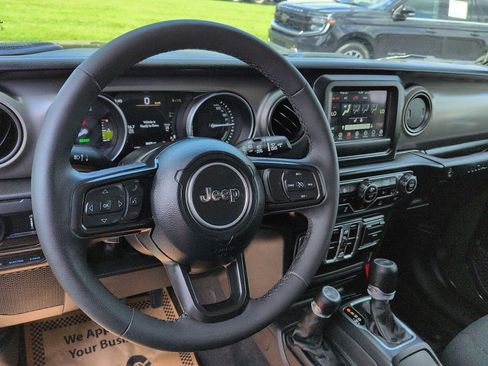 Used 2023 Jeep Wrangler Unlimited w/ Cold Weather Group AWD/4WD image 12