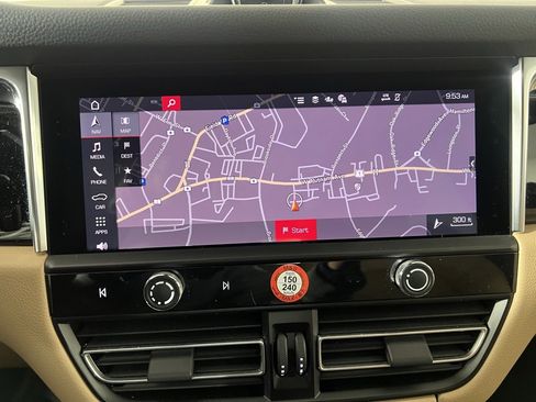 Certified 2025 Porsche Macan image 34