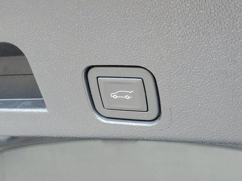 Used 2025 Chevrolet Traverse High Country w/ LPO, Floor Liner Package AWD/4WD image 37