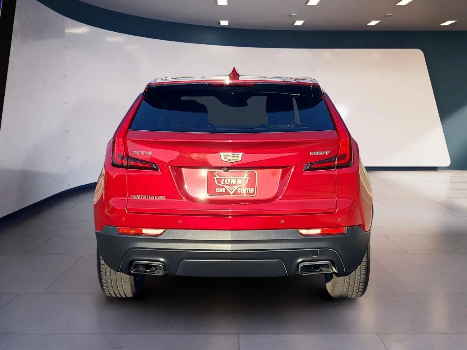 Used 2019 Cadillac XT4 Luxury w/ Cold Weather Package FWD image 4