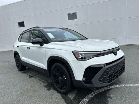 Used 2025 Volkswagen Taos SE image 7