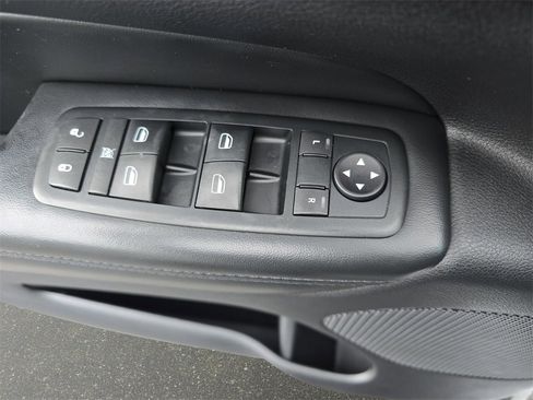 Used 2011 Jeep Grand Cherokee Laredo w/ Security & Convenience Group image 24