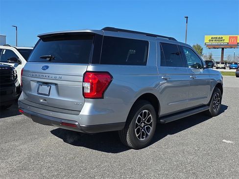 Certified 2023 Ford Expedition Max XLT image 5