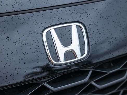 Used 2025 Honda HR-V LX image 16