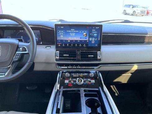 Used 2022 Lincoln Navigator L Reserve image 13