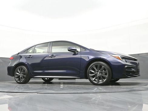 Used 2025 Toyota Corolla SE image 40