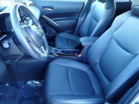 Used 2023 Toyota Corolla Cross XLE image 12