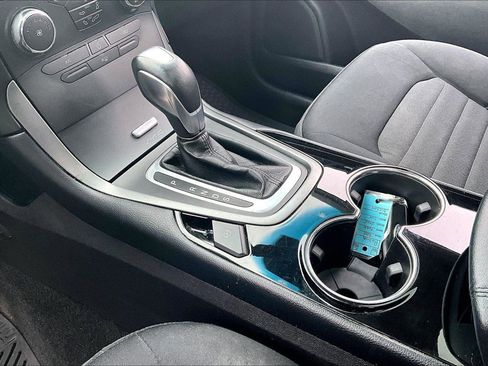 Used 2015 Ford Edge SE image 14