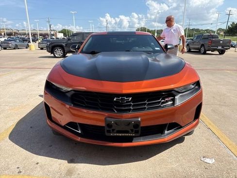 Used 2023 Chevrolet Camaro LT RWD image 8