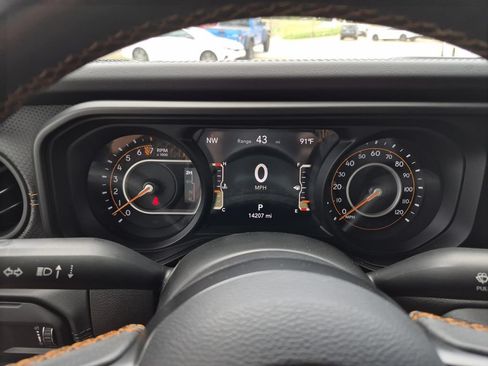 Used 2024 Jeep Gladiator Mojave w/ Safety Group AWD/4WD image 21