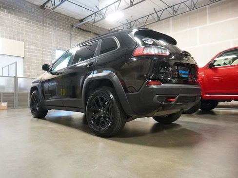 Used 2022 Jeep Cherokee Trailhawk AWD/4WD image 3