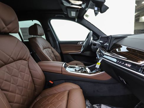 New 2026 BMW X5 xDrive40i w/ M Sport Package image 30