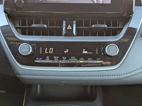 Used 2023 Toyota Corolla SE image 18