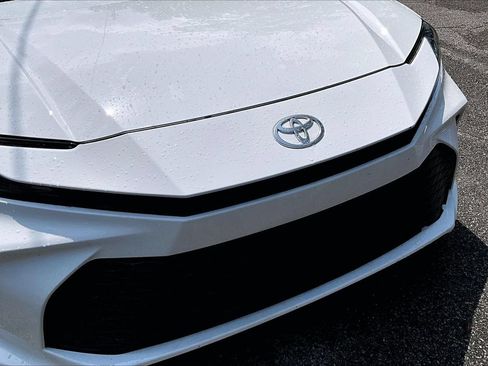 Used 2025 Toyota Camry LE FWD image 33