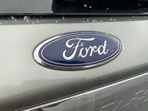 Used 2020 Ford Explorer XLT image 30