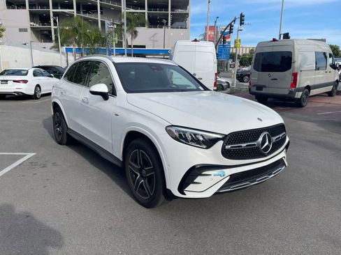 Used 2025 Mercedes-Benz GLC 350e 4MATIC image 2