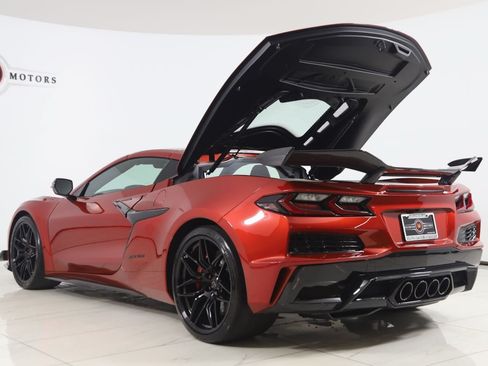 Used 2025 Chevrolet Corvette Z06 w/ Z07 Performance Package RWD image 32