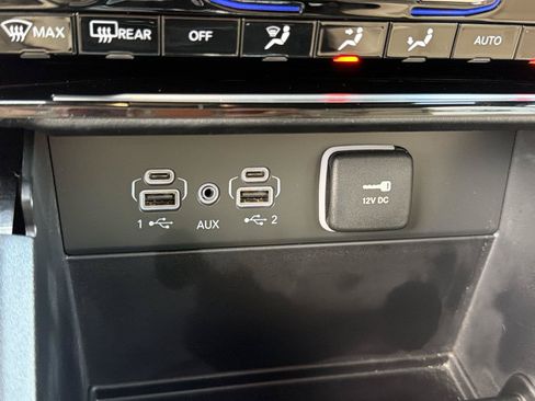 Used 2025 Jeep Grand Cherokee Limited AWD/4WD image 32