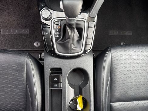 Used 2022 Kia Seltos SX w/ Sunroof Package image 34