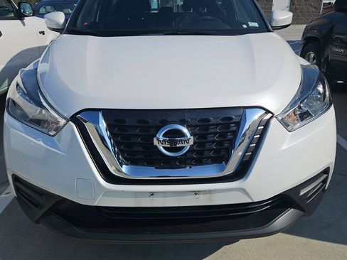 Used 2018 Nissan Kicks SV w/ Exterior Electronics Package FWD image 1