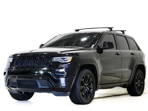 Used 2021 Jeep Grand Cherokee Laredo X AWD/4WD image 3