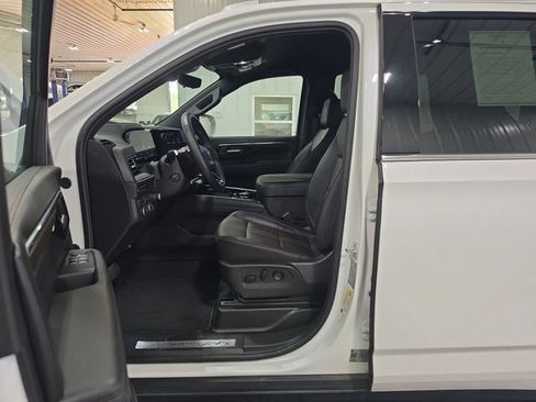 Used 2025 Chevrolet Tahoe High Country AWD/4WD image 22