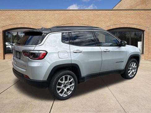 Used 2025 Jeep Compass Limited AWD/4WD image 26