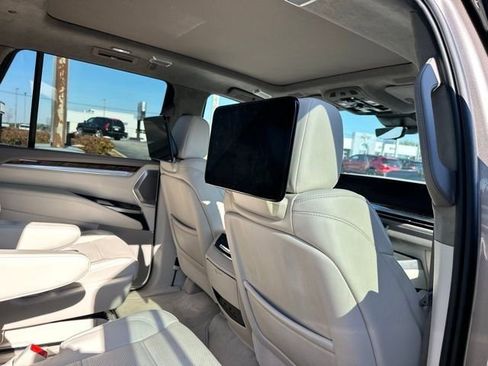 Used 2025 Cadillac Escalade Sport Platinum w/ LPO, ONYX Package image 33