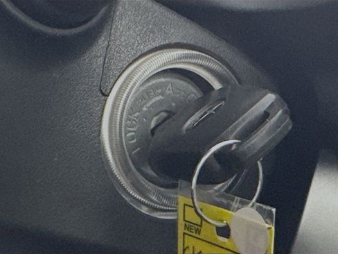 Used 2010 Subaru Outback 2.5i image 17