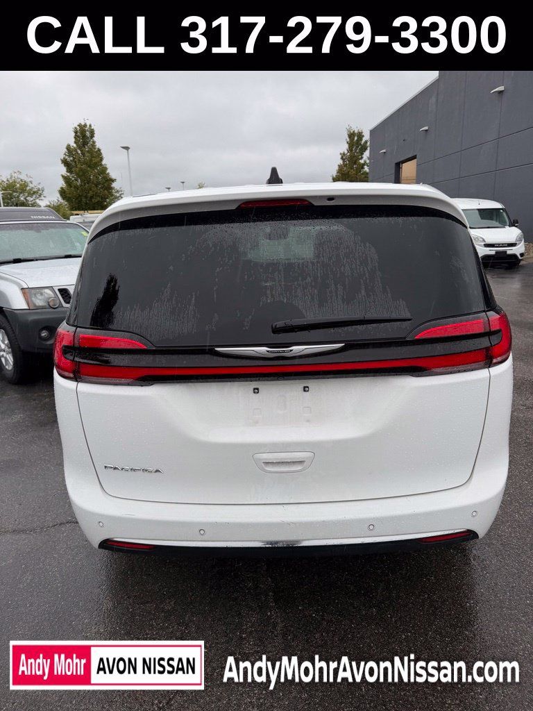 Used 2025 Chrysler Pacifica Select FWD image 5