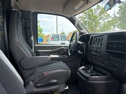 Used 2025 Chevrolet Express 2500 w/ Driver Convenience Package RWD image 20